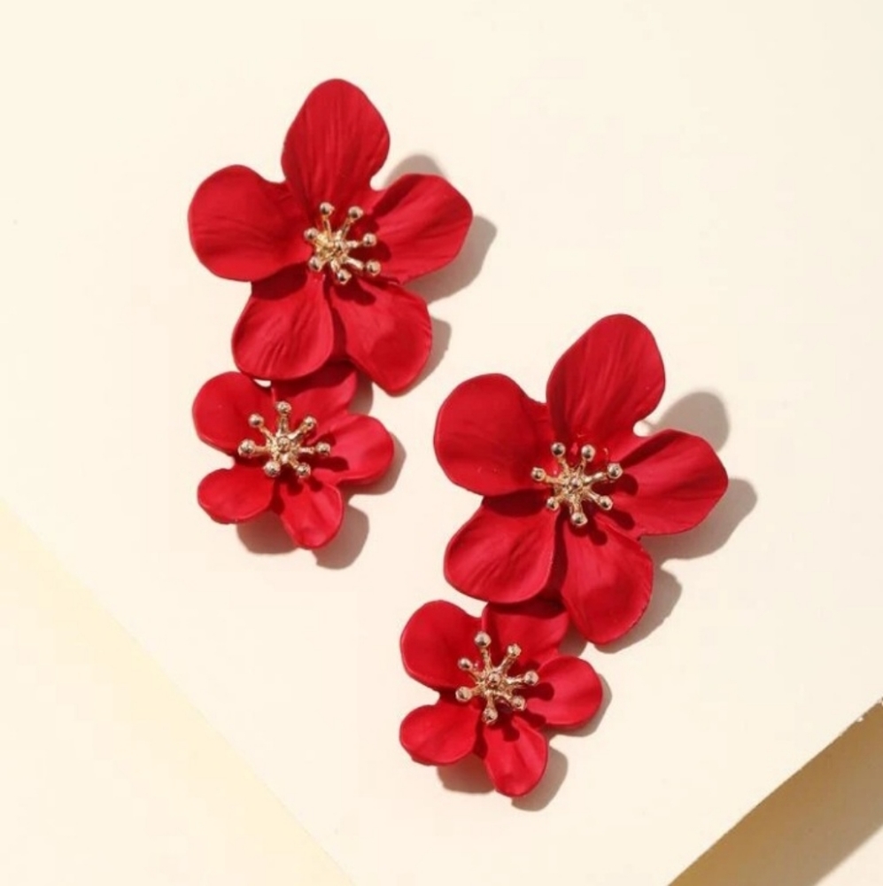 NWT red flowers dangle earrings.